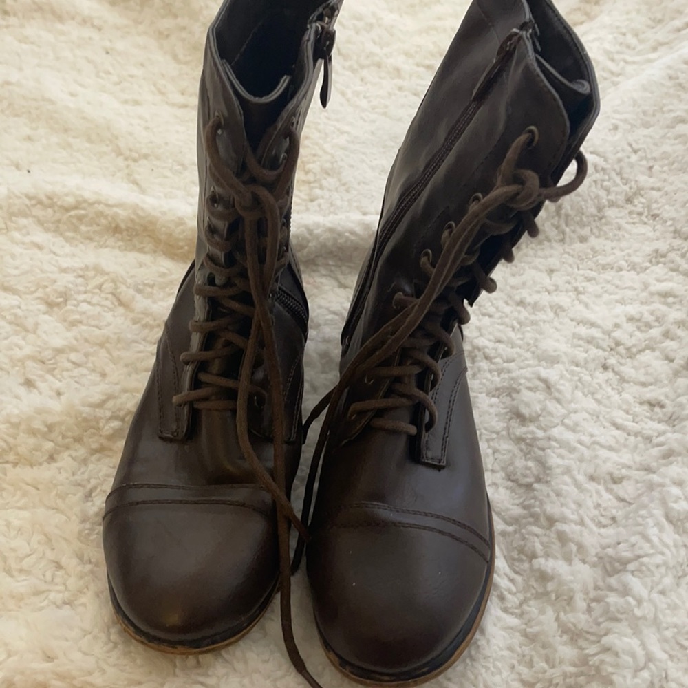 Forever 21 boots Size 5 1/2